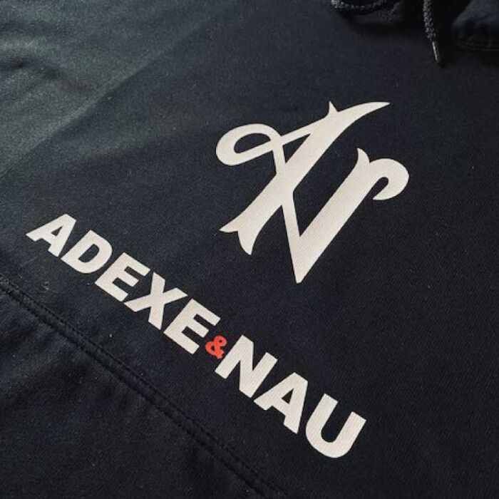 Hoodie personalizado con Adexe Nau - Image 2